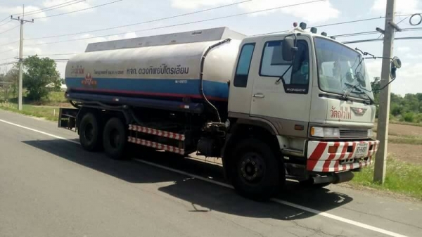 "950,000"ขายคับ 2เพา ฮีโน่ FM 2K EM100-220 บรรทุกน้ำมันโหลดล่าง5ช่อง 18,000ลิต สภาพดีเดิมๆสวย เครื่องดี แคชชีเดิมสวยตลอด ยางเต็ม พร้อมใช้