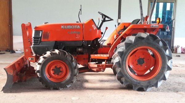 ขายรถไถคูโบต้า34แรงอุปกรณ์ดันหน้าผาน6x22ตราช้าง