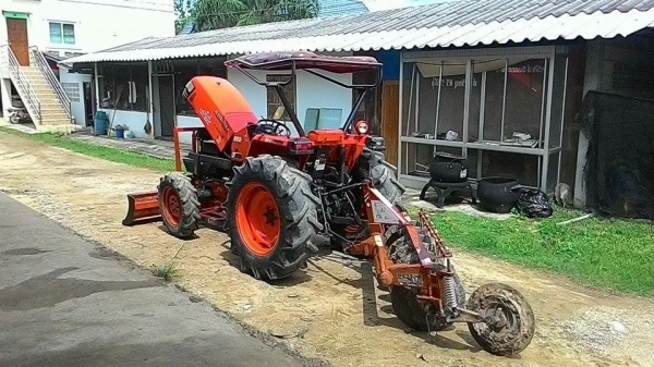 รถไถ45แรงอุปกรณ์ครบ รถไถ45แรงอุปกรณ์ครบ