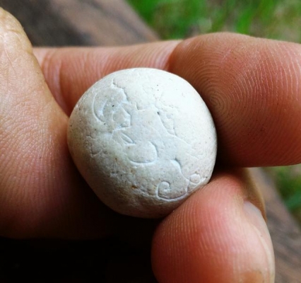 ลูกอมเก่า ผงพุทธคุณ เนื้อเดียวกันกับพระสมเด็จวัดระฆัง ลงจานยันต์เก่า ผสมมวลสารเพียบครับ