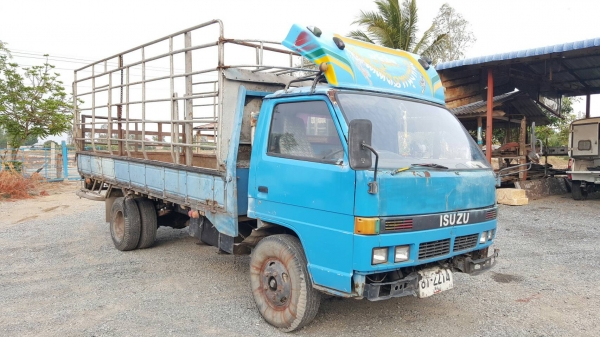 ขายรถ ISUZU KS32  ยาว5เมตร วางเครื่อง 4BD1 115แรงม้า(ลงเล่มแล้ว) วางหัวNPR(ลงเล่มแล้ว) เครื่องดี คัสซีสวย  เกียร์ยาว  พวงมาลัยเพาเวอร์  เบรคดี  กระบะ ยาว 5 เมตร ทะเบียนขาด10ปี เล่มทะเบียนพร้อมชุดโอน ราคา.175,000บาท ต่อรองได้ โทร.080-1085007 บอล รถอยู่.จัง