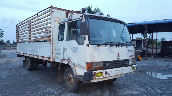 ขายรถ MITSUBISHI FUSO FK515Jปี.44 เครื่อง 6D14 165 แรงม้า เครื่องดี คัสซีสวย หัว3ใบปัด พวงมาลัยเพาเวอร์ ยาง8.25ขอบ16 ช่วงล้อ 4.50 เมตร กระบะ ยาว 5.80 เมตร กว้าง 2.40 เมตร รถพร้อมใช้งาน ทะเบียน ม.79 เอกสารพร้อมโอน ราคา. 285,000 บาท โทร.080-1085007 บอล