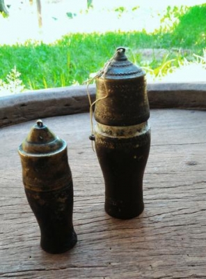 เต้าปูนโบราณ เนื้อทองเหลืองเก่า ยกชุด 2ตัว ตัวใหญ่และตัวเล็ก