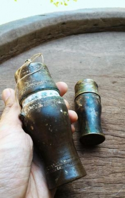 เต้าปูนโบราณ เนื้อทองเหลืองเก่า ยกชุด 2ตัว ตัวใหญ่และตัวเล็ก