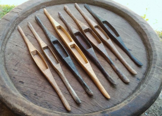 กระสวยไม้หลายลวดลาย งานสวยแปลกตา แกะสลักด้วยมือ เนื้อไม้พิเศษๆ ยกชุด 8 ตัว