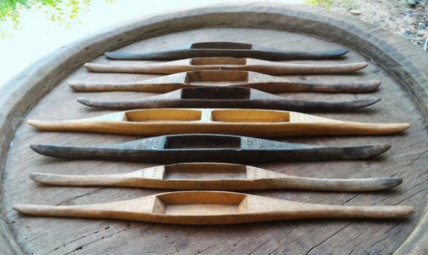 กระสวยไม้หลายลวดลาย งานสวยแปลกตา แกะสลักด้วยมือ เนื้อไม้พิเศษๆ ยกชุด 8 ตัว