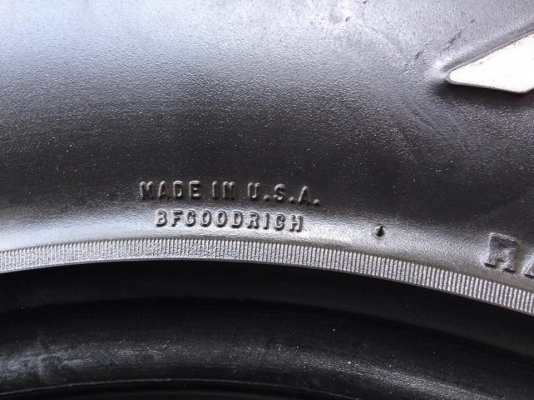 ยาง BFGoodrich 265-75-16 made in u.s.a ปี 12 ครบชุด 4 เส้น 9000  สภาพสวยๆดอกยางนิ่มๆไม่มีปะไม่บวมเอาไปวิ่งกันยาวๆราคาเบาๆค่ะ