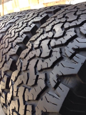 ยาง BFGoodrich 265-75-16 made in u.s.a ปี 12 ครบชุด 4 เส้น 9000  สภาพสวยๆดอกยางนิ่มๆไม่มีปะไม่บวมเอาไปวิ่งกันยาวๆราคาเบาๆค่ะ