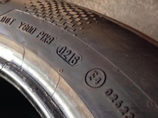 ยาง Continental 225-55-17 ปี 16 ยางถอดรถป้ายแดง ครบชุด 4 เส้น 7500  สวยๆตุ่มหน้ายางยังอยู่เนื้อนิ่มๆไม่มีปะไม่บวมเอาไปวิ่งใด้อีกนานค่ะ