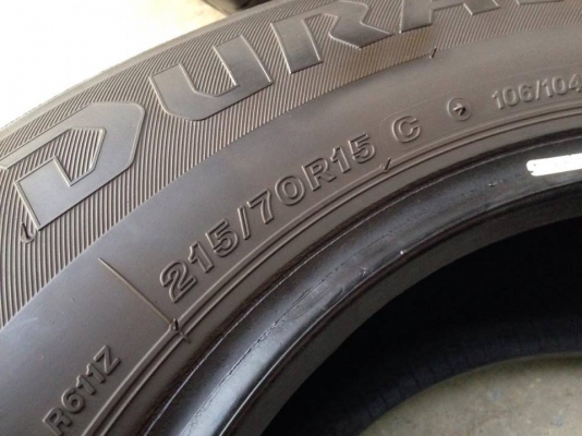 ยาง Bridgstone 215-70-15 ปี 14 ครบชุด 4 เส้น 6000  สภาพสวยๆดอกยางนิ่มๆไม่บวมดอกยางเหลือเยอะวิ่งใด้อีกนานค่ะ