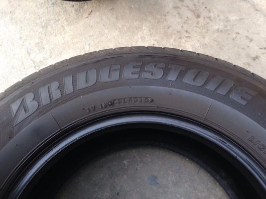 ยาง Bridgstone 215-70-15 ปี 14 ครบชุด 4 เส้น 6000  สภาพสวยๆดอกยางนิ่มๆไม่บวมดอกยางเหลือเยอะวิ่งใด้อีกนานค่ะ
