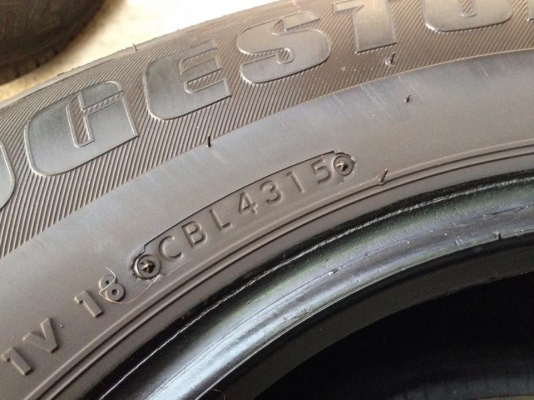 ยาง Bridgstone 215-70-15 ปี 14 ครบชุด 4 เส้น 6000  สภาพสวยๆดอกยางนิ่มๆไม่บวมดอกยางเหลือเยอะวิ่งใด้อีกนานค่ะ
