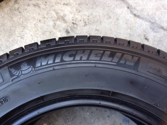 ยาง MICHELIN 215-65-16 ปี 15 ครบชุด 4 เส้น 5000  สภาพสวยๆดอกยางนิ่มๆไม่บวมเอาไปวิ่งกันยาวๆราคาเบาๆค่ะ