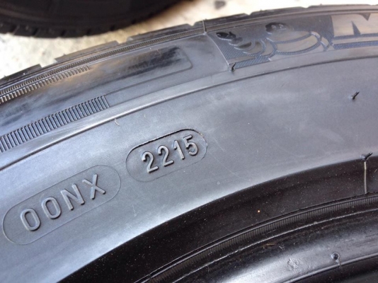 ยาง MICHELIN 215-65-16 ปี 15 ครบชุด 4 เส้น 5000  สภาพสวยๆดอกยางนิ่มๆไม่บวมเอาไปวิ่งกันยาวๆราคาเบาๆค่ะ