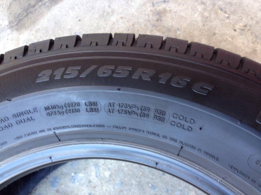 ยาง MICHELIN 215-65-16 ปี 15 ครบชุด 4 เส้น 5000  สภาพสวยๆดอกยางนิ่มๆไม่บวมเอาไปวิ่งกันยาวๆราคาเบาๆค่ะ