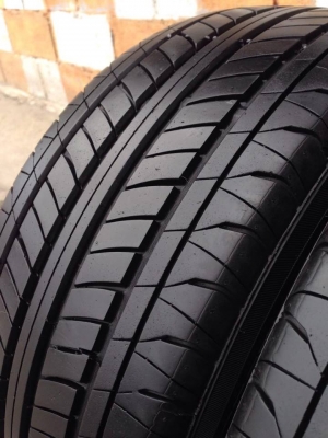 ยาง FALKEN 195-55-15 ปี 13 2 เส้น 1500  สภาพสวยๆไม่มีปะไม่บวมดอกยางเหลือเยอะเอาไปวิ่งกันใด้อีกยาวค่ะ