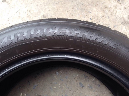 ยาง Bridgstone 215-55-17 ปี 14 2 เส้น 1500  สภาพสวยๆดอกยางนิ่มๆไม่บวมดอกยางเหลือเยอะวิ่งใด้อีกนานค่ะ