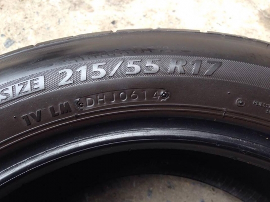 ยาง Bridgstone 215-55-17 ปี 14 2 เส้น 1500  สภาพสวยๆดอกยางนิ่มๆไม่บวมดอกยางเหลือเยอะวิ่งใด้อีกนานค่ะ