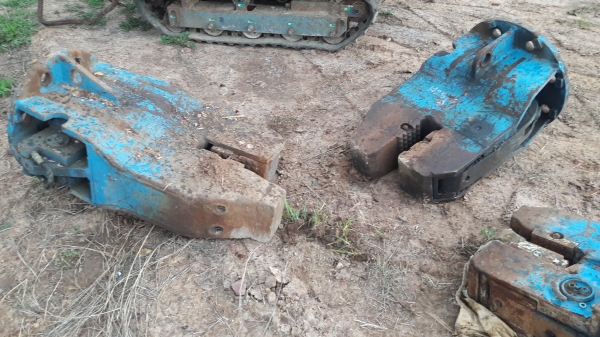 ขาย หัวคีบ ตอกชีทไพล์ วายโบ เก่าญี่ปุ่นแท้ เพิ่งออกจากตู้มาครับ ราคาตัวละ 38,000 บาท