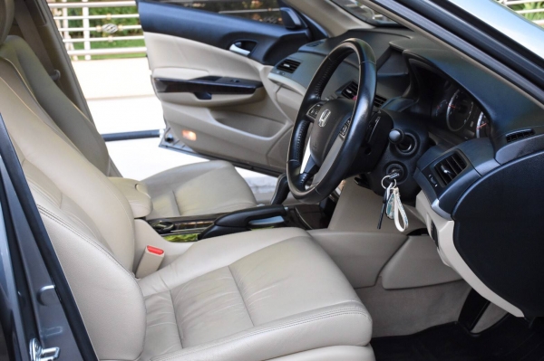 ขาย: Honda Accord 2.4 EL Auto ปี 2008 สีเทา เครื่อง 2400 ขายถุกครับ