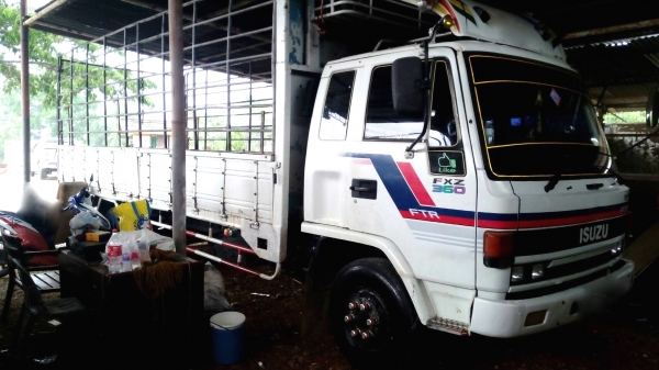 รถอีซูซุ 6 ล้อ รั้ว ( ไม่ดั้ม ) FRR 175 แรงม้า  ปี 40.     สนใจติดต่อ  081 - 6079515