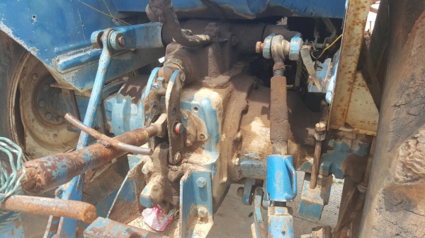 ขาย รถไถ FORD NEWHOLLAND 6640 เพลาเดียว สภาพพร้อมใช้งาน อุปกรณ์มีใบดันหน้า และผาน 5 เอกสารเล่มทะเบียนครบ ขาย รถไถ FORD NEWHOLLAND 6640 เพลาเดียว สภาพพร้อมใช้งาน อุปกรณ์มีใบดันหน้า และผาน 5 เอกสารเล่มทะเบียนครบ