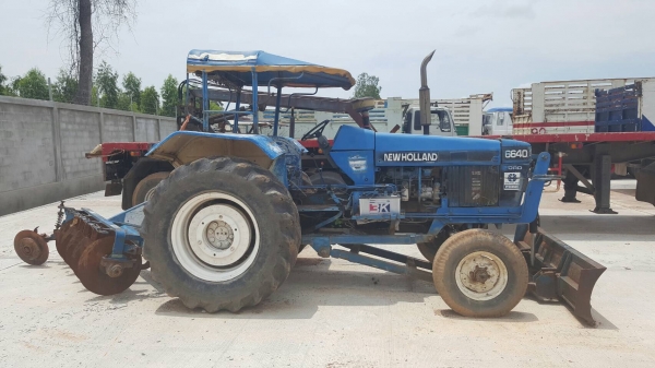 ขาย รถไถ FORD NEWHOLLAND 6640 เพลาเดียว สภาพพร้อมใช้งาน อุปกรณ์มีใบดันหน้า และผาน 5 เอกสารเล่มทะเบียนครบ ขาย รถไถ FORD NEWHOLLAND 6640 เพลาเดียว สภาพพร้อมใช้งาน อุปกรณ์มีใบดันหน้า และผาน 5 เอกสารเล่มทะเบียนครบ