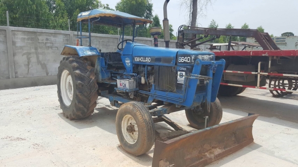 ขาย รถไถ FORD NEWHOLLAND 6640 เพลาเดียว สภาพพร้อมใช้งาน อุปกรณ์มีใบดันหน้า และผาน 5 เอกสารเล่มทะเบียนครบ