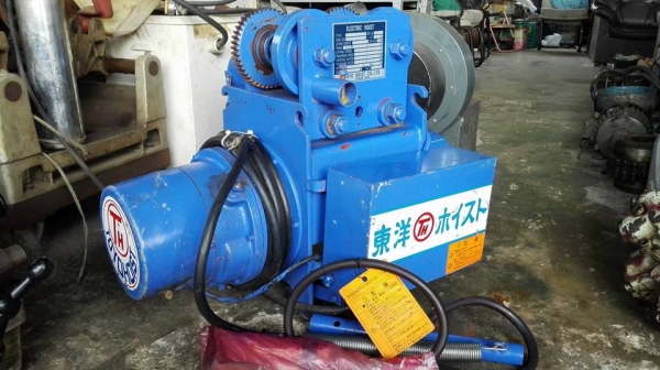 ** SOLD ** รอกสลิงไฟฟ้าพร้อมตัวเดิน TOYO HOIST JAPAN 0.5 ตัน สดนอกลงตู้ 3 เฟส 200V ใหม่ 100\% ไม่เคยใช้งาน!!