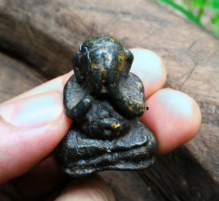 พระปิดตาเนื้อชินตะกั่ว องค์สวย ปิดทองแท้ คราบเก่า น้ำหนักดี เก่าแท้หายาก