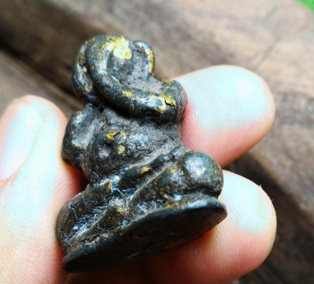 พระปิดตาเนื้อชินตะกั่ว องค์สวย ปิดทองแท้ คราบเก่า น้ำหนักดี เก่าแท้หายาก