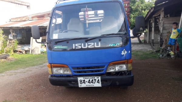 ขาย รถบรรทุก 4 ล้อ ISUZU NKR ปี 43 แต่ใส่เพลาเป็น 6 ล้อ เครื่อง 4JB1 88 แรงม้า คัสซีสวยตลอดเส้น เอกสารเล่มทะเบียนครบ