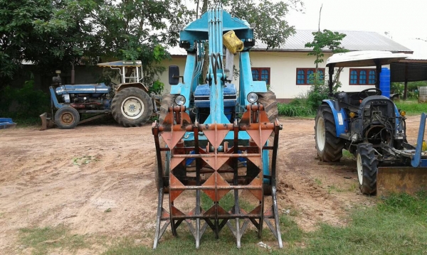 ขาย รถคีบอ้อย FORD 6600 T5 ติดคีบสยามคอมไบด์ รถพร้อมใช้ ไม่มีทะเบียนนะครับ