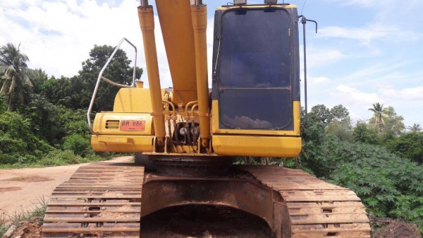 รถขุด PC200-7 ปี 2005 และ 2006 ทำงานเกือบ 2 หมื่นชั่วโมง แต่รถสวย