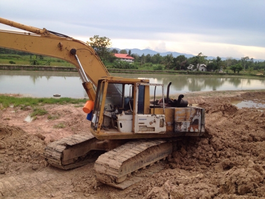 ขายเเม็คโคpc200-3ตูดเเดงคอลโทลสั้นพร้อมทำงานสนใจติดต่อ0903235895