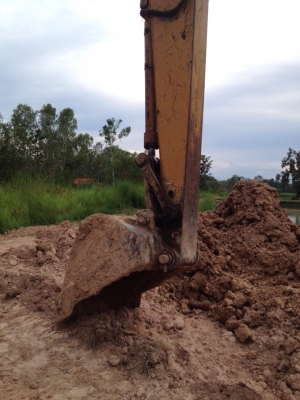 ขายเเม็คโคpc200-3ตูดเเดงคอลโทลสั้นพร้อมทำงานสนใจติดต่อ0903235895