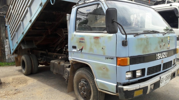 หกล้อ อีซูชุ NPR110 ดั้มเกษตร สภาพดีพร้อมใช้งาน ทะเบียนพร้อมโอน