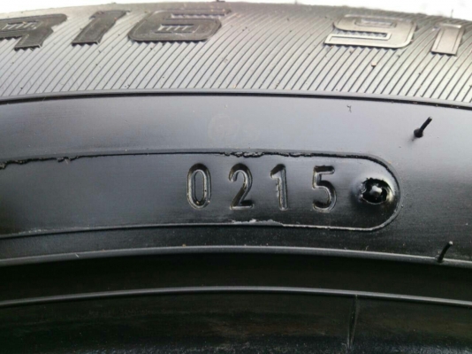 ขายยาง DUNLOP 205/55R16 ยางปี15 ดอกยางสดหนาเท่ากันไม่แตกลายไม่ร้าวไม่กินข้างไม่มีปะ สวยๆ จำนวน 1 ชุด ขายยาง DUNLOP 205/55R16 ยางปี15 ดอกยางสดหนาเท่ากันไม่แตกลายไม่ร้าวไม่กินข้างไม่มีปะ สวยๆ จำนวน 1 ชุด