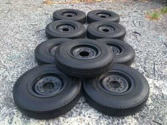 ขายยางถอดป้ายแดง 700R16 พร้อมกะทะเหล็ก 6 รูขอบ16 ยางบริดสโตน  ยางปี16 ตุ่มหน้ายางอยู่ครบใหม่ๆ จำนวน 9 ชุด