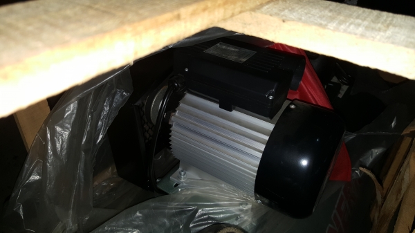 300 ลิตร 3 แรง ไฟ 220 V ถูกๆๆๆๆ