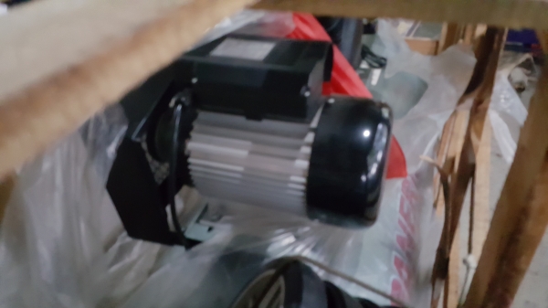 300 ลิตร 3 แรง ไฟ 220 V ถูกๆๆๆๆ