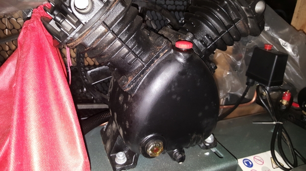 300 ลิตร 3 แรง ไฟ 220 V ถูกๆๆๆๆ