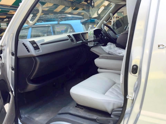 โทร 0922726669 ตันหยงเบสท์รถตู้ฝั่งธน COMMUTER ปี 2010 ดีเซลล์ แต่งวีไอพี เบาะหนัง 4 แถว ราคา 859,000 บาท โทร 0922726669 ตันหยงเบสท์รถตู้ฝั่งธน COMMUTER ปี 2010 ดีเซลล์ แต่งวีไอพี เบาะหนัง 4 แถว ราคา 859,000 บาท