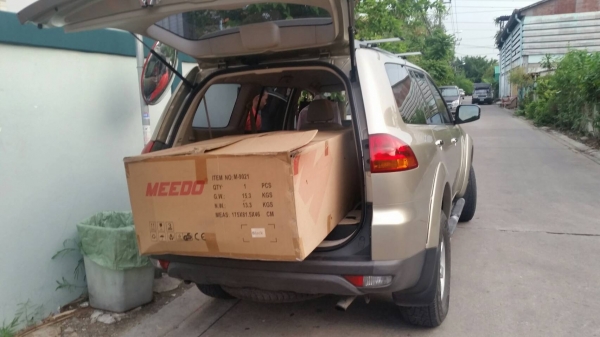 tractor-backhoeได้จัดส่งกล่องเก็บของสำหรับติดหลังคารถเอนกประสงค์ให้ลูกค้าเรียบร้อยแล้วครับ