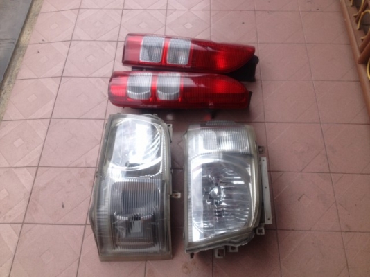 ไฟหน้าไฟท้ายยกชุด TOYOTA COMMUTER ของเเท้สภาพตามรูป ไฟหน้าไฟท้ายยกชุด TOYOTA COMMUTER ของเเท้สภาพตามรูป
