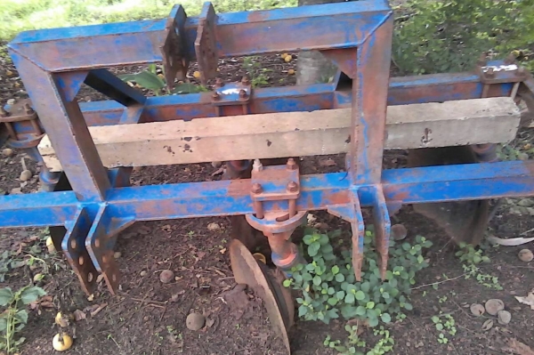 ขายตามสภาพผานยกร่อง รถไถฟอร์ด