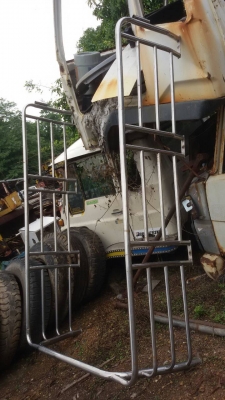 ขายด่วนคอกสแตนเลสใส่กับรุถอีซูซุตอนเดียว แป๊บใหญ่หนาพิเศษ