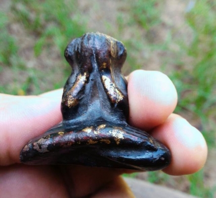 พระปิดตาองค์ใหญ่ หลวงพ่อครนสายใต้ เนื้อว่านปิดทอง ใหญ่ๆ ครับ