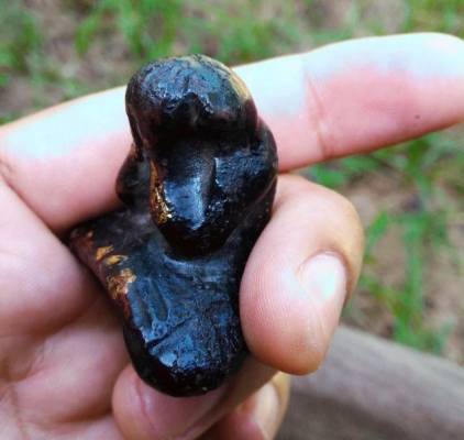 พระปิดตาองค์ใหญ่ หลวงพ่อครนสายใต้ เนื้อว่านปิดทอง ใหญ่ๆ ครับ