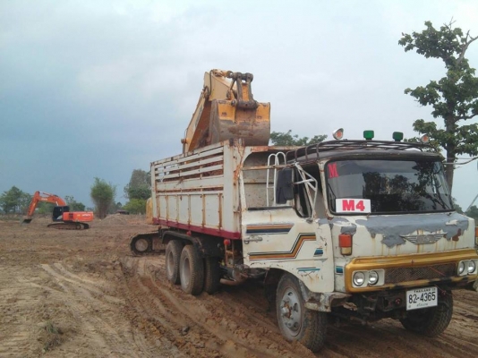 ขายรถดั้ม2เพลา KT725 เครื่องEH700 สโลกลาง เครื่องดี แคชซีสวย ภาษีเต็ม เอกสารถูกต้อง เล่มทะเบียนพร้อมโอน ราคา360,000 สนใจโทร 090-8588220คุณนะ 093-3258446คุณบิว หรือเข้าดูสินค้าอื่นๆได้ที่ www.narong2truck.com หรือ www.truck.in.th/498 หรือเพจFacebook ณรงค์